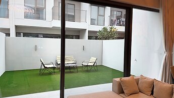 Liva Suites By Hostiva - Dubai South