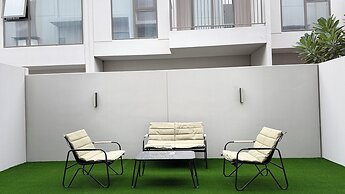 Liva Suites By Hostiva - Dubai South