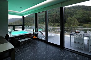 Bebridge Pool Villa Resort