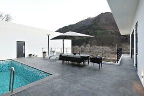 Bebridge Pool Villa Resort