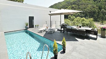 Bebridge Pool Villa Resort