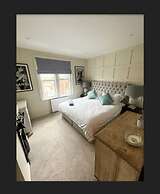 Spacious House in Guildford
