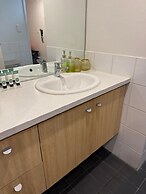 Cozy & Affordable in CBD - Free Wine