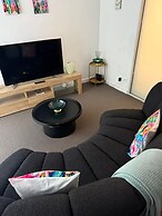 Cozy & Affordable in CBD - Free Wine