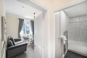 Central Aberdeen Flat Holburn St Workspace Parking