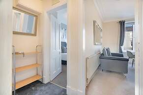 Central Aberdeen Flat Holburn St Workspace Parking