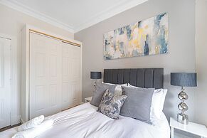 Central Aberdeen Flat Holburn St Workspace Parking