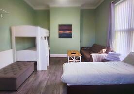 Kop View Rooms near Anfield