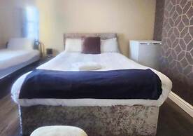 Kop View Rooms near Anfield