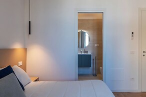 Stylish 2-Bedroom Stays near Colosseum