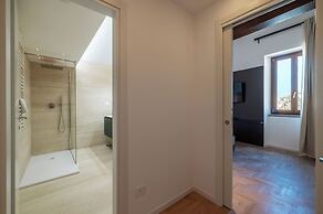 Stylish 2-Bedroom Stays near Colosseum
