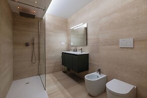 Stylish 2-Bedroom Stays near Colosseum