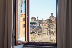 Stylish 2-Bedroom Stays near Colosseum