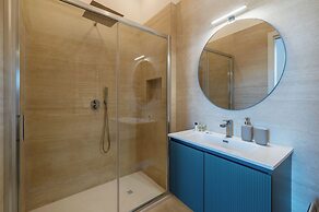 Stylish 2-Bedroom Stays near Colosseum