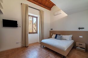 Stylish 2-Bedroom Stays near Colosseum