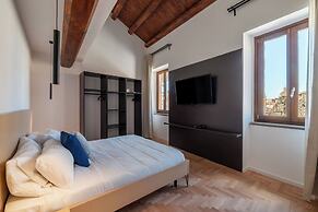 Stylish 2-Bedroom Stays near Colosseum