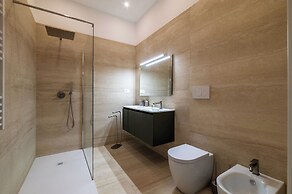 Stylish 2-Bedroom Stays near Colosseum