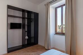Stylish 2-Bedroom Stays near Colosseum