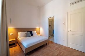 Stylish 2-Bedroom Stays near Colosseum