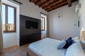 Stylish 2-Bedroom Stays near Colosseum