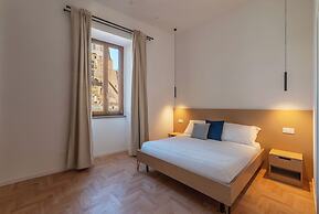 Stylish 2-Bedroom Stays near Colosseum