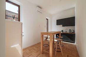 Large 6-Bed Stay near the Colosseum