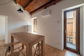 Large 6-Bed Stay near the Colosseum