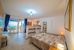 Felloniche Studio Sea View