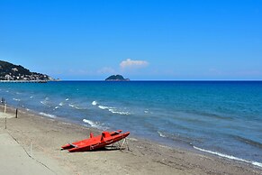 Seaside Binario Blu 500 M Dal Mare