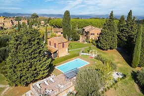 Charming Borgo Ciclamino Pool Activities