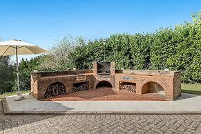 Charming Borgo Ciclamino Pool Activities