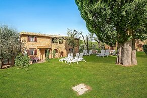 Charming Borgo Ciclamino Pool Activities