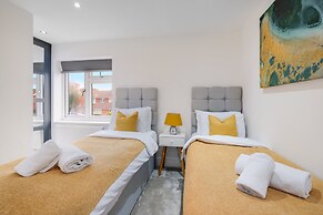 Stunning 5 Bedroom, 3 Bathroom Home in Windsor
