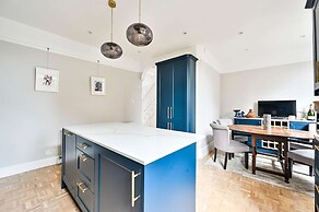 Chic House With Free Parking and Private Backyard
