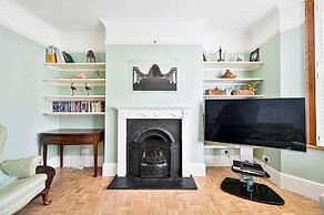 Chic House With Free Parking and Private Backyard