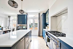 Chic House With Free Parking and Private Backyard
