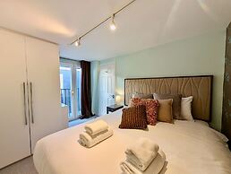 Stunning 4 Bedroom House in Old Windsor