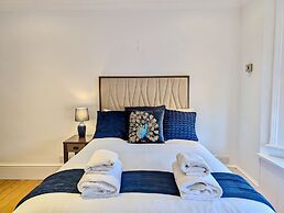 Stunning 4 Bedroom House in Old Windsor