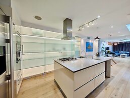 Stunning 4 Bedroom House in Old Windsor
