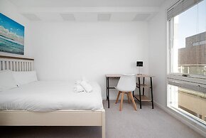 Stunning 2BR Flat With Balcony
