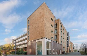 Stunning 2BR Flat With Balcony