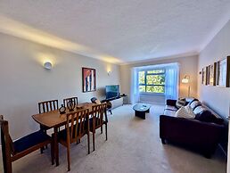 Charming Flat Near London Attractions