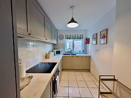 Charming Flat Near London Attractions