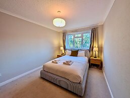 Charming Flat Near London Attractions