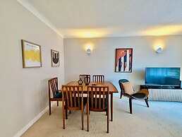 Charming Flat Near London Attractions