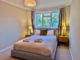 Charming Flat Near London Attractions