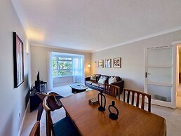 Charming Flat Near London Attractions