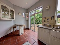 Charming Two-bedroom House in London