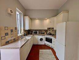 Charming Two-bedroom House in London