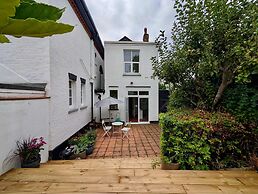 Charming Two-bedroom House in London